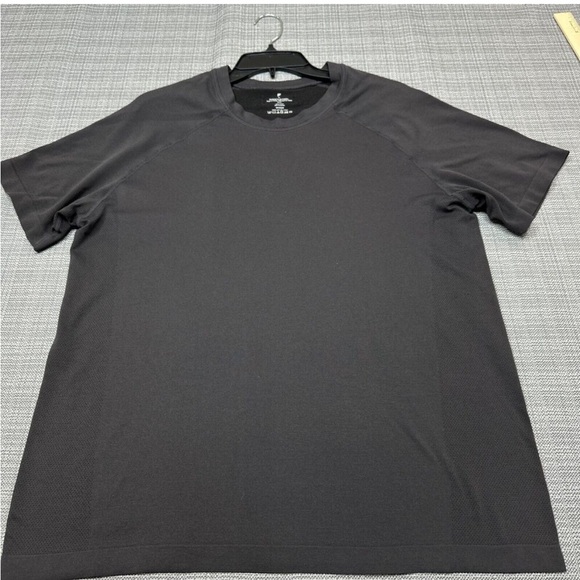 Fabletics Bundle - Picture 1 of 3